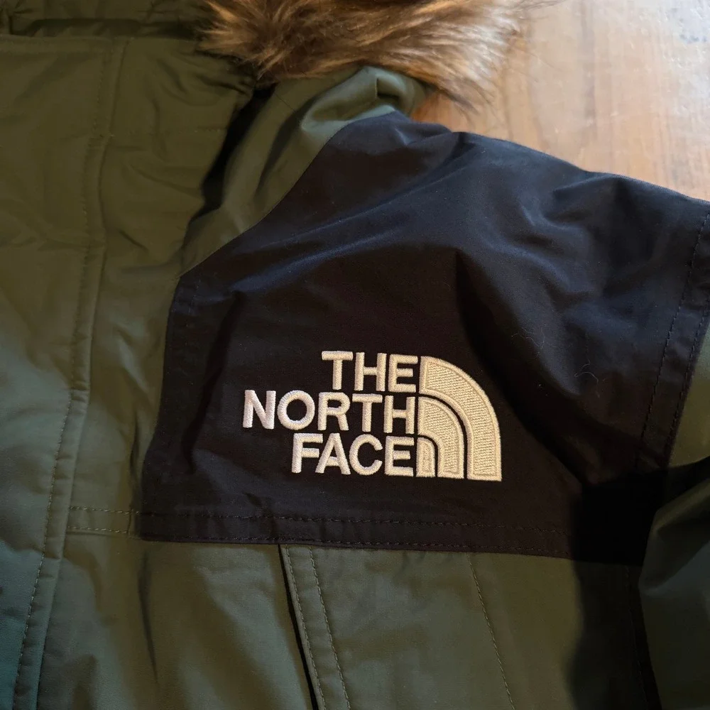 The North Face McMurdo Down Parka Mens Medium Thyme Green 600 Puffer Winter Coat
